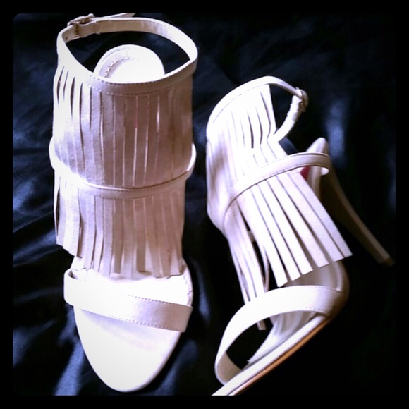 NEW- 🇧🇷 GORGEOUS fringe high heels size 7 - Picture 5 of 6